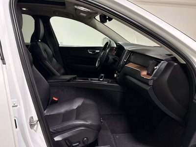 2023 Volvo XC60 Plus Bright Theme