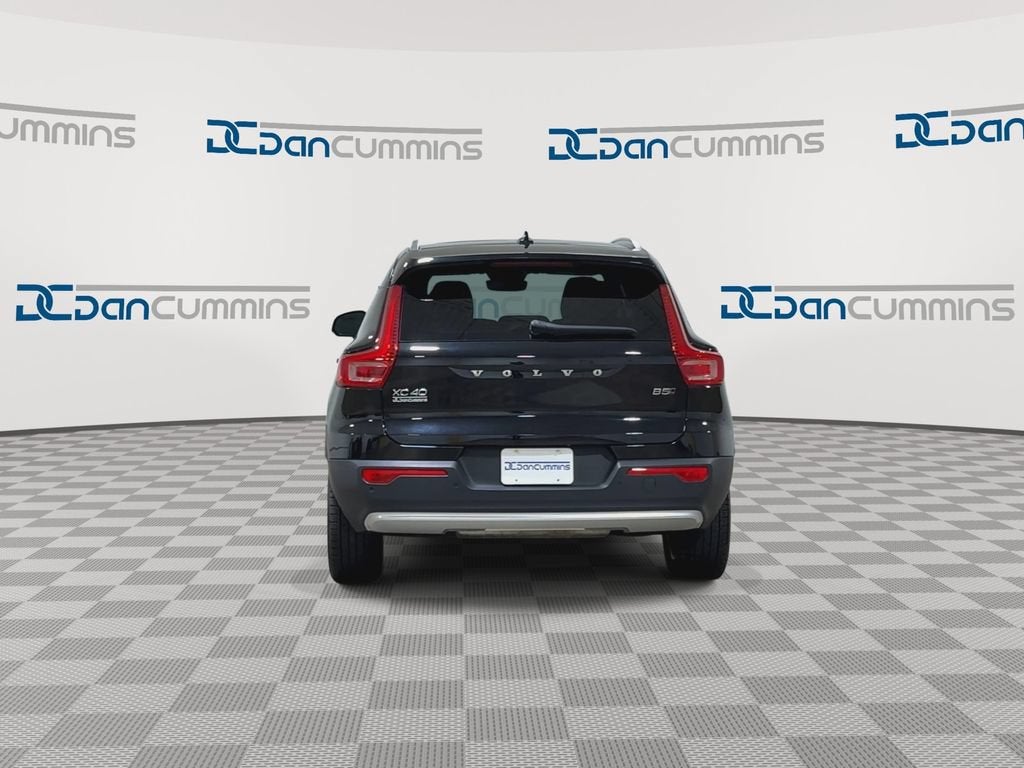 2023 Volvo XC40 Plus Bright Theme